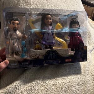 Disney Wish Asha , Dahlia & Magnifico set . New
